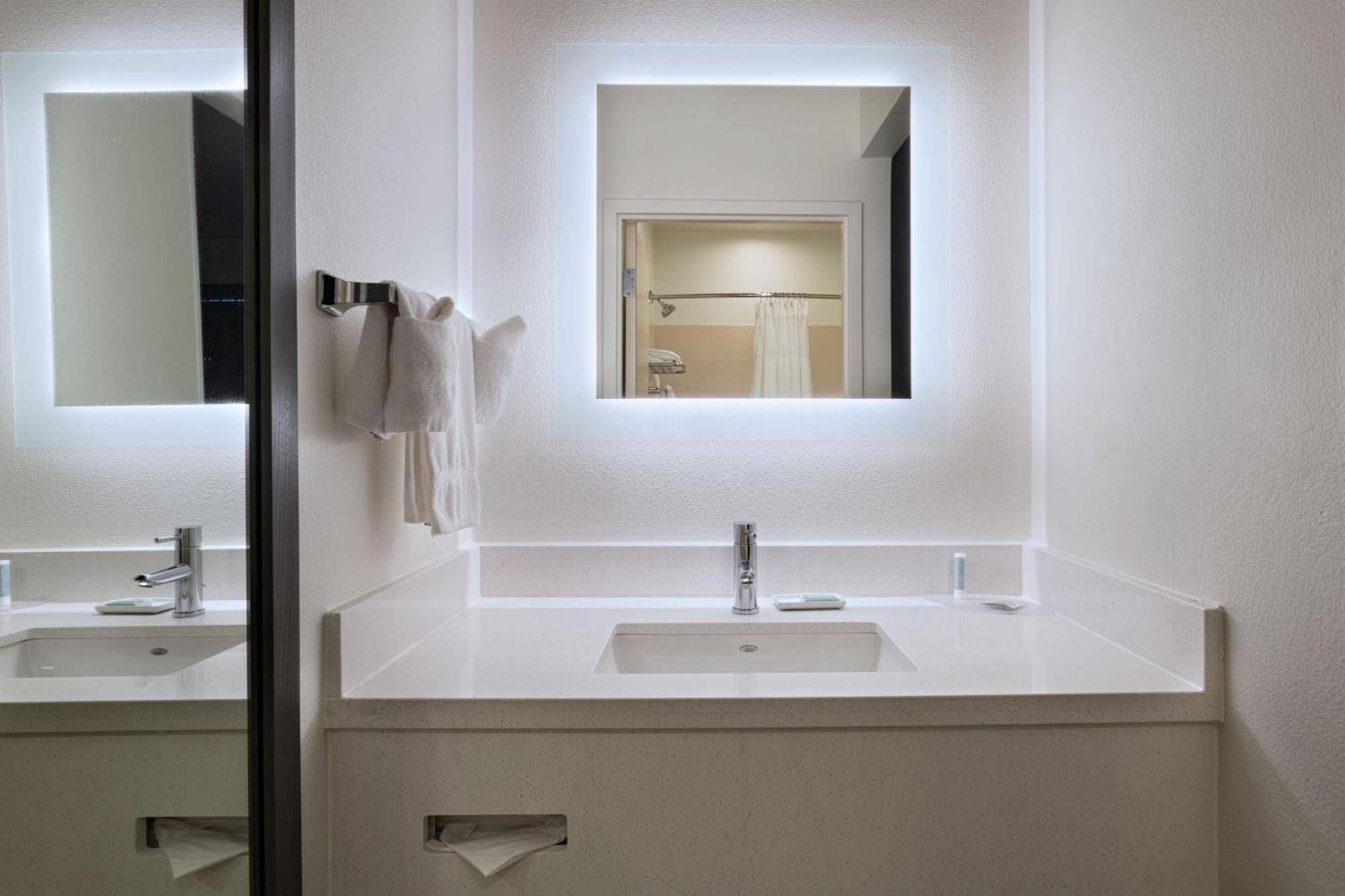 Springhill Suites By Marriott Dallas Dfw Airport East Las Colinas Irving Extérieur photo